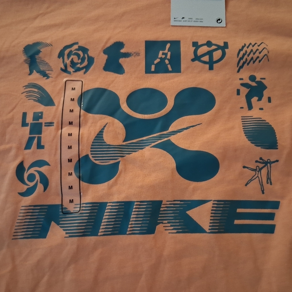 Nike Peach Men's Fittness Graphic Tee - Picture 2 of 5